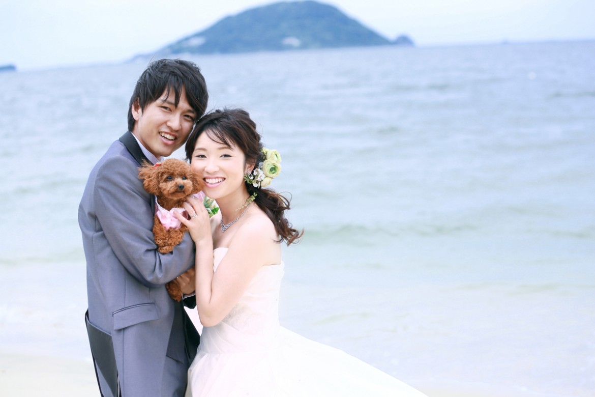 福岡 前撮り 洋装 海 森 婚礼写真 志賀島 砂浜 ペット 犬