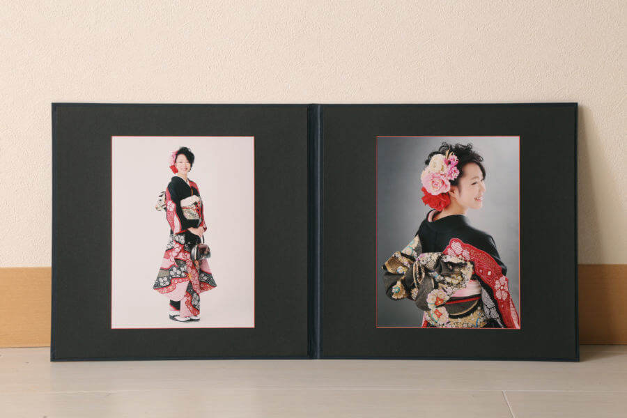 【全店舗】成人記念写真、別冊2面台紙プレゼントキャンペーン