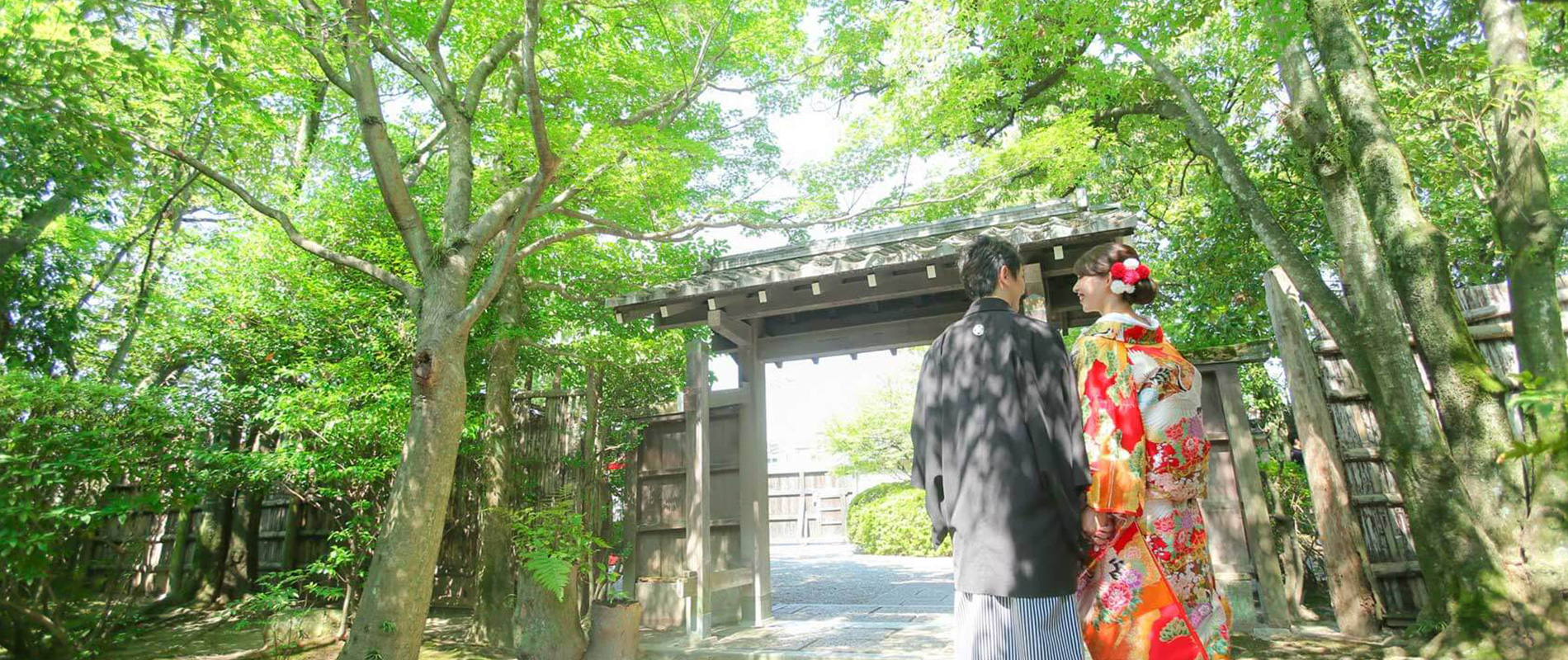 福岡の友泉亭公園で新緑に包まれながらの和装前撮り