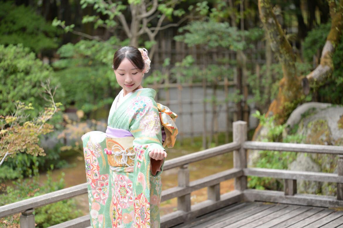 友泉亭公園で撮影した振袖姿の成人式前撮り